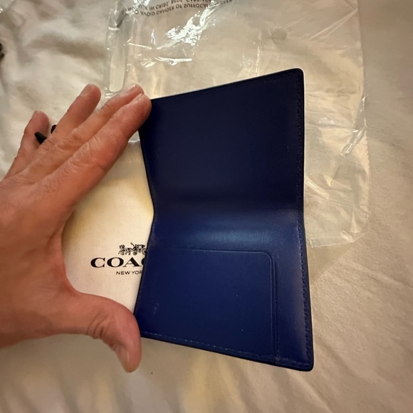 COPY - COPY - Coach magnetic card wallet - Picture 1 of 4